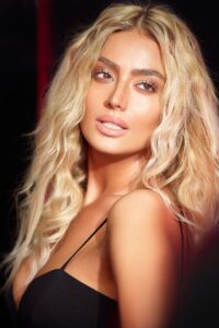 Kiss Russian Beauty Logo