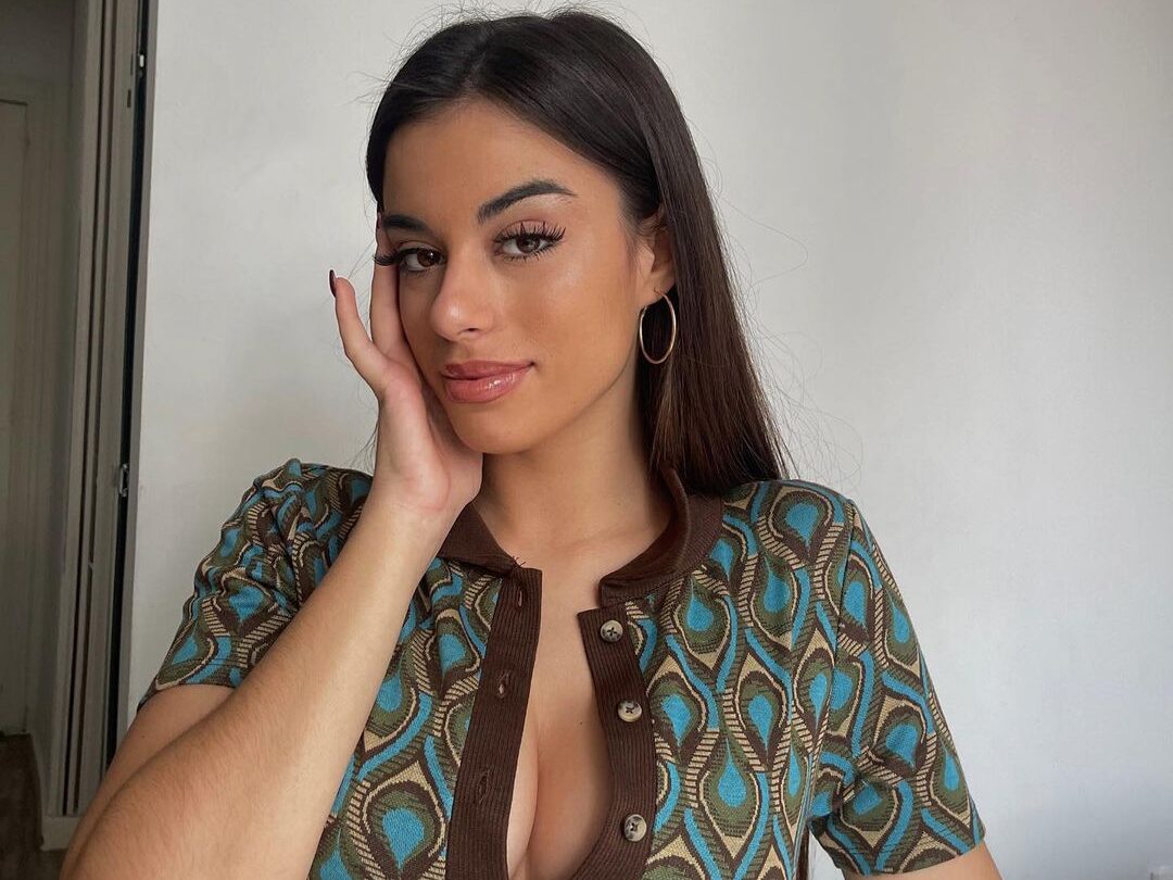 Spanish girlfriend for sale