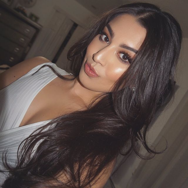 Meet Colombian Women Online: Your Path to Love and Romance with Colombian Singles 🇨🇴