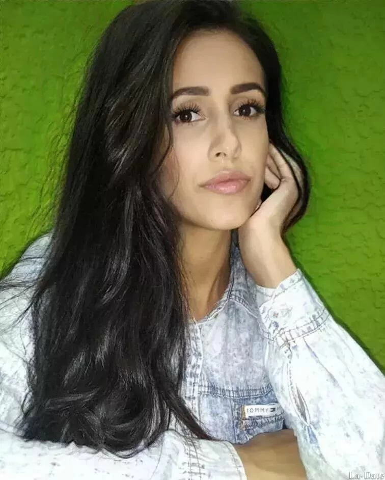 Karolina Profile image 4