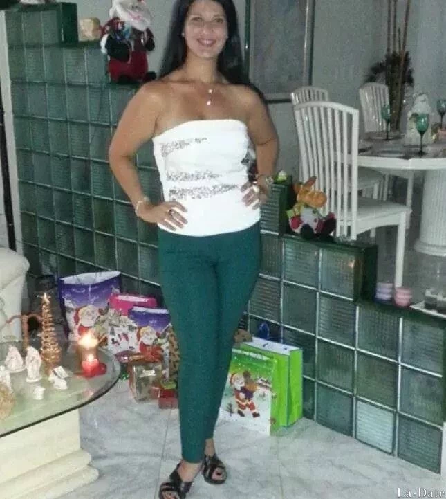 Emely Profile image 6