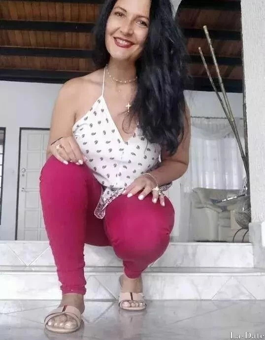 Emely Profile image 3