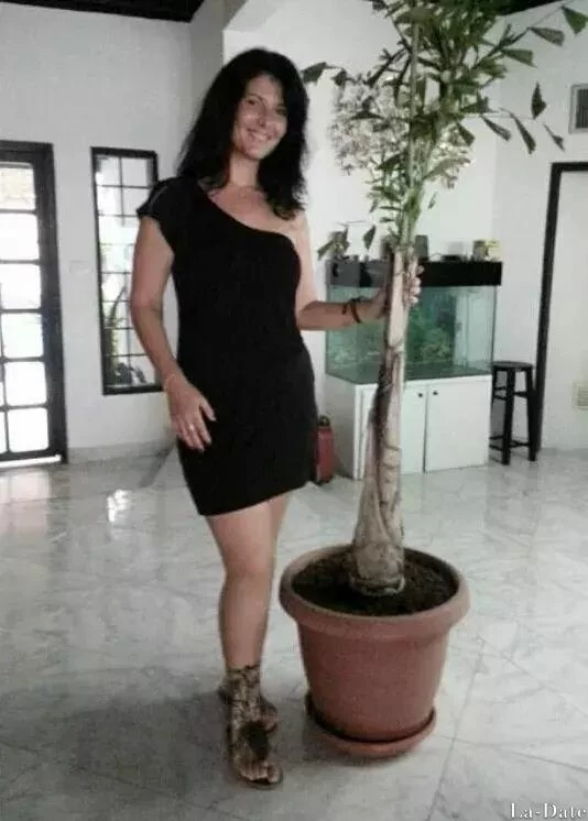 Emely Profile image 4