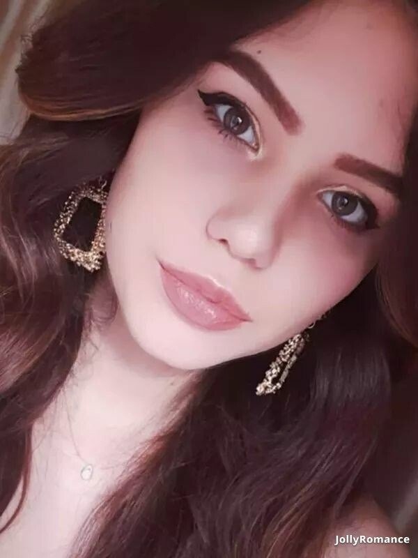 Yullia, 18