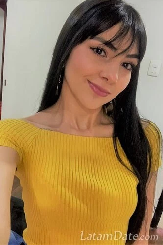 Gabriela, 25