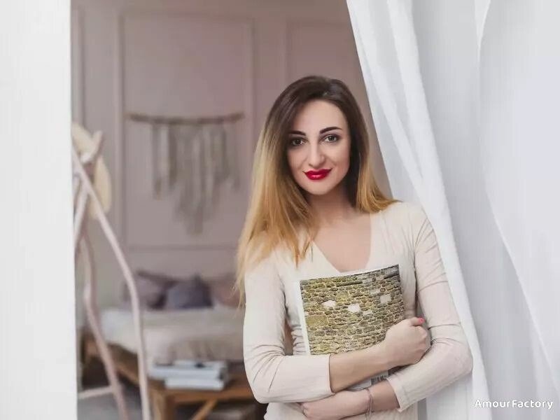 Oksana Profile image 2