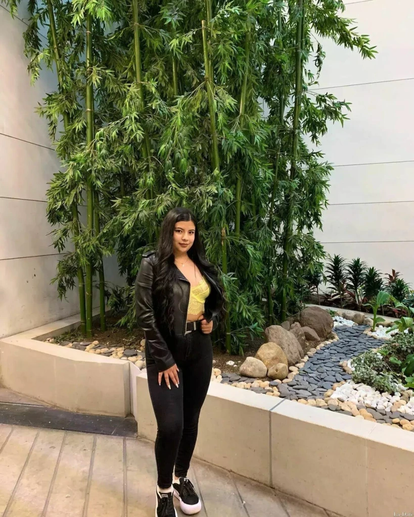 Alexandra Profile image 6