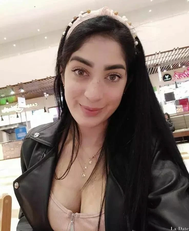 Valentina Profile image 3