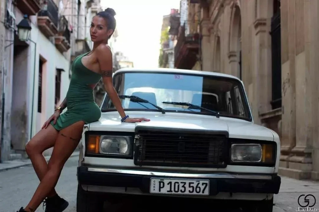 Veronica Profile image 5