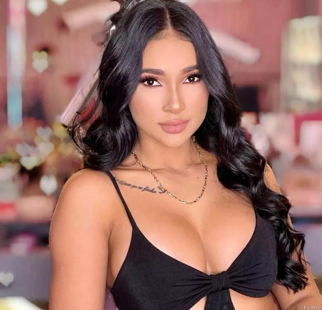 Paola Profile image 5