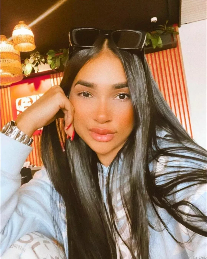 Paola Profile image 4