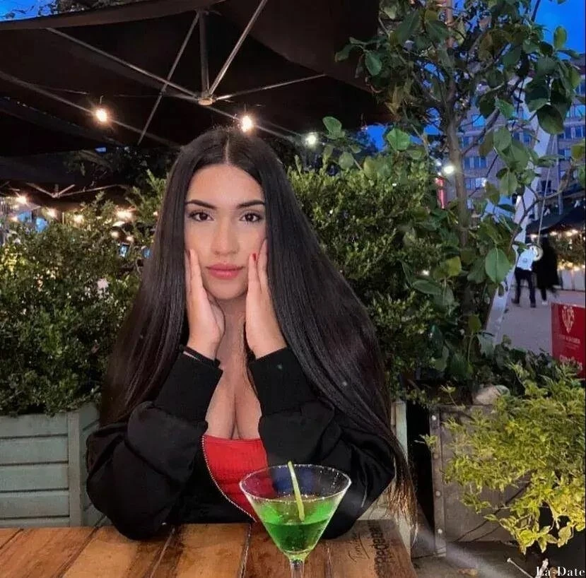 Silvia Profile image 2