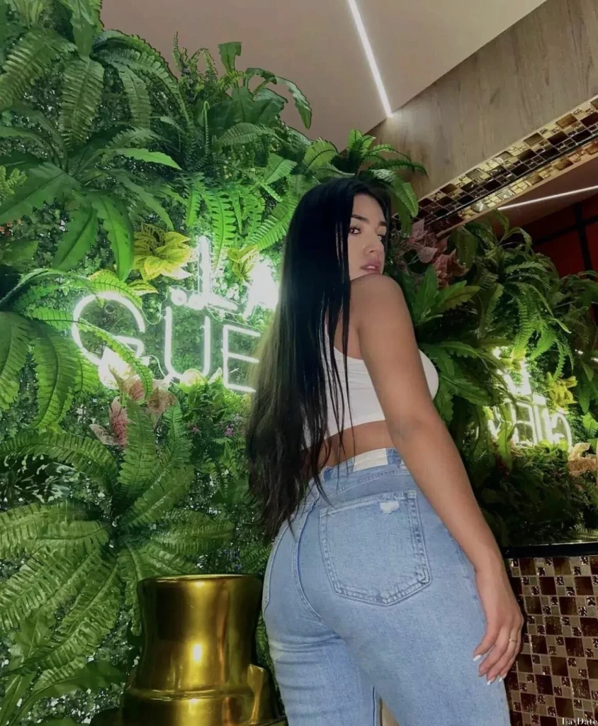 Silvia Profile image 4