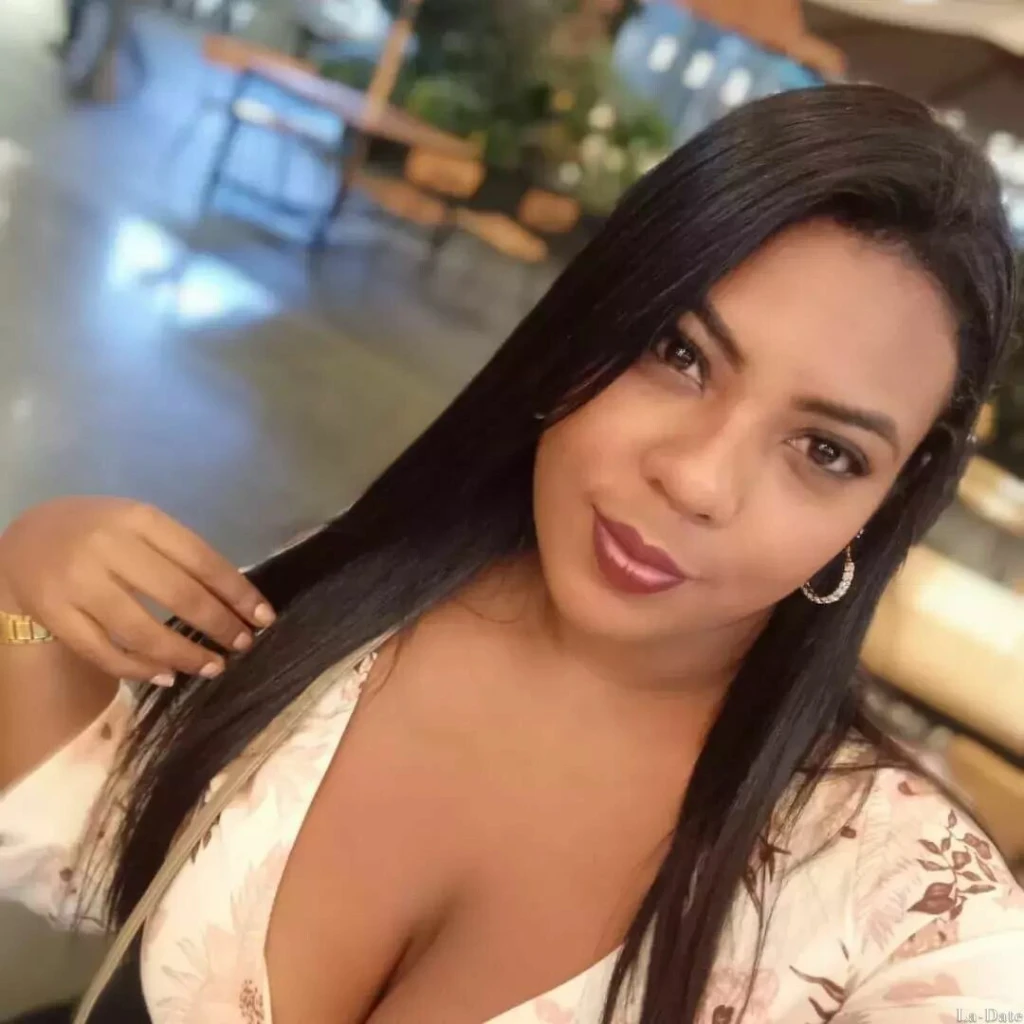 Julieth Profile image 6