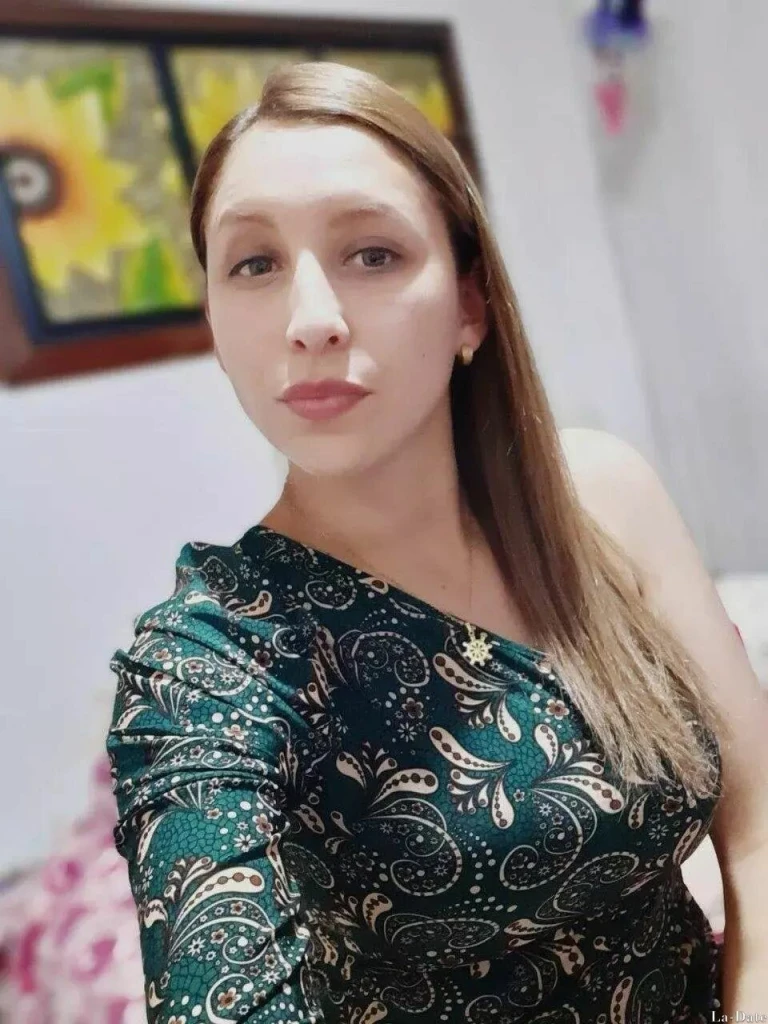 Laura Profile image 4