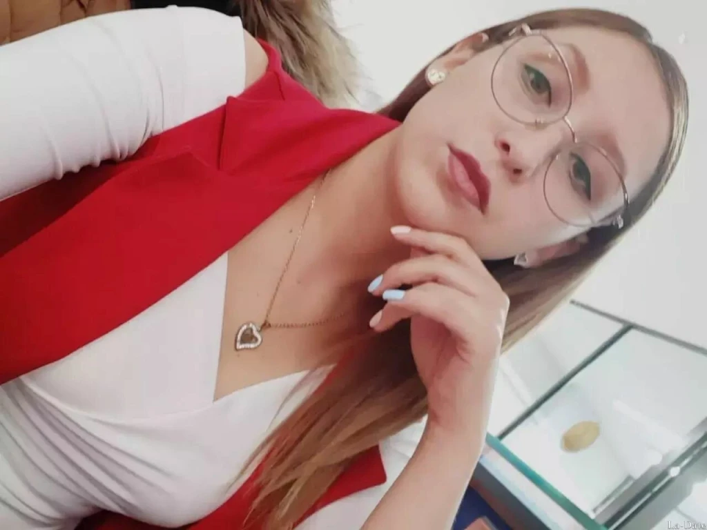 Laura Profile image 5