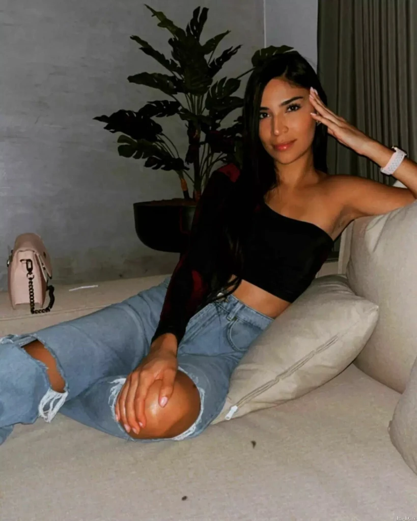 Laura Profile image 5