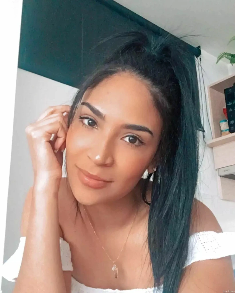 Laura Profile image 4