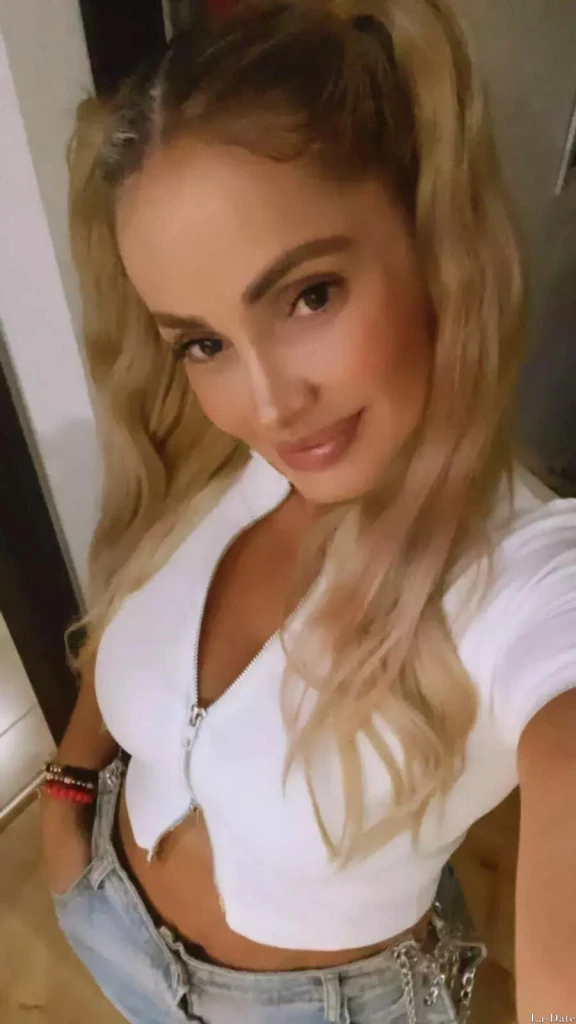 Elena Profile image 3