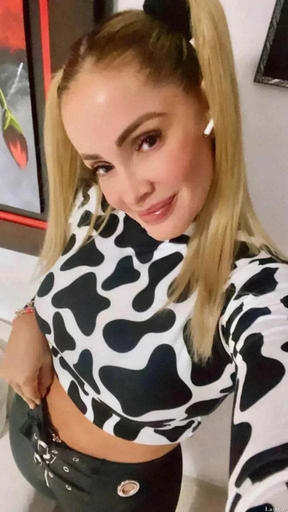 Elena Profile image 4