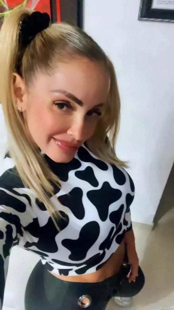 Elena Profile image 2