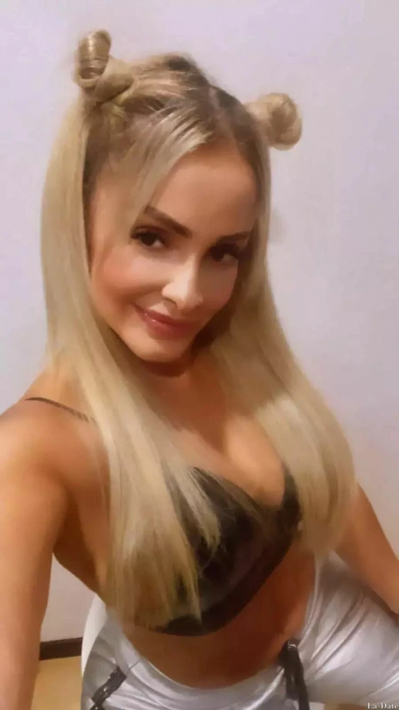 Elena Profile image 1