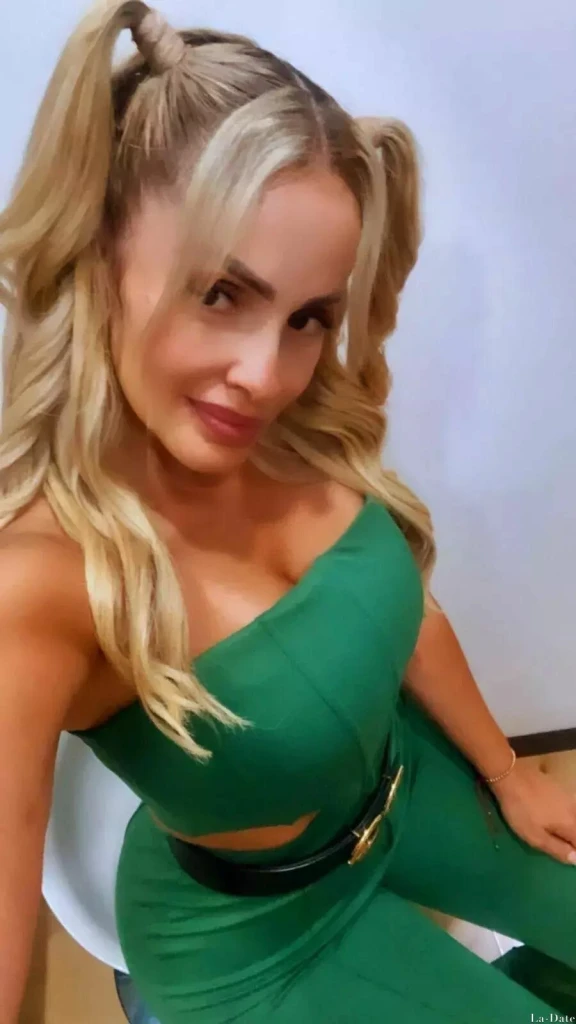 Elena Profile image 5