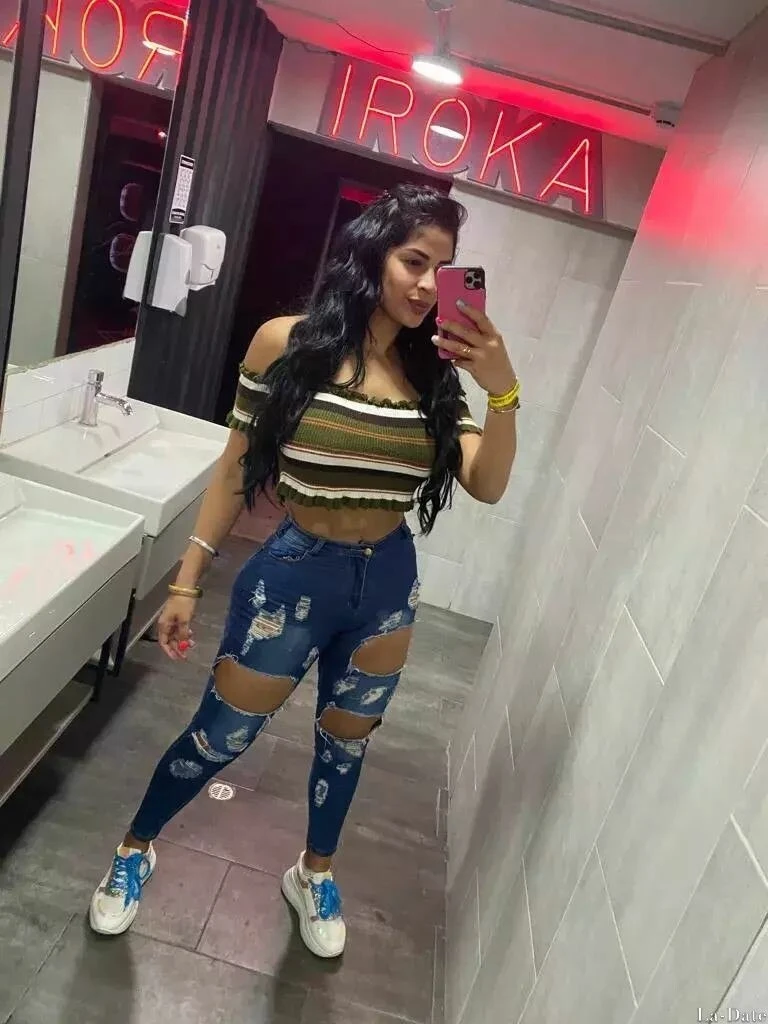 Alejandra Profile image 2