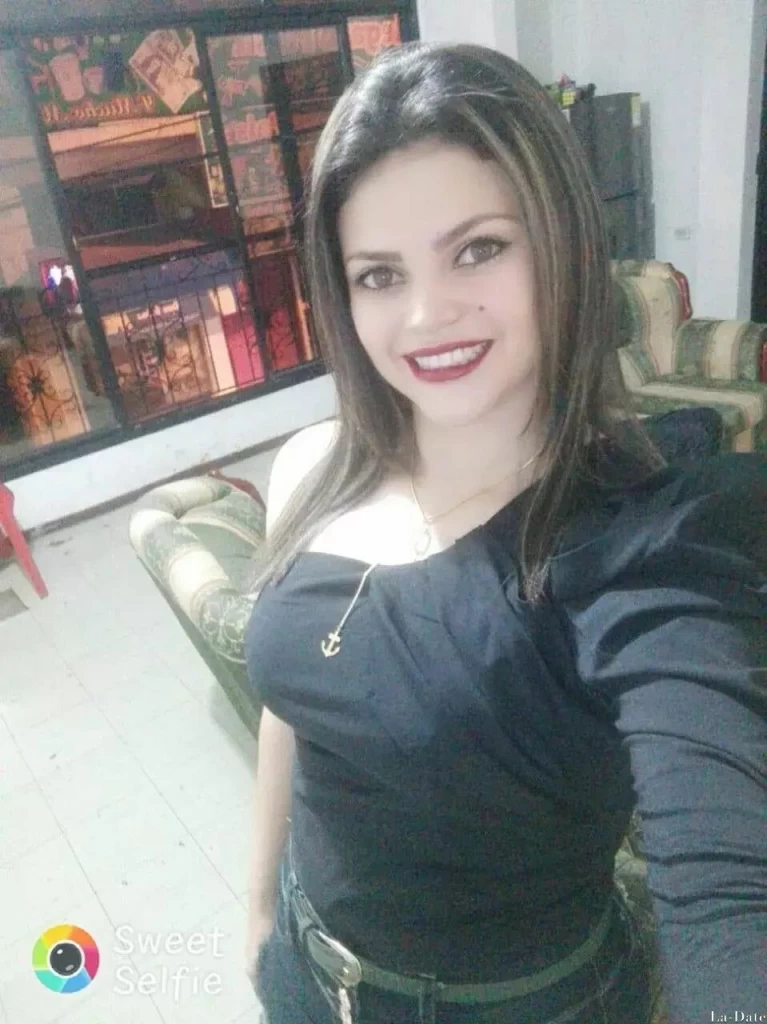 Carmen Profile image 6