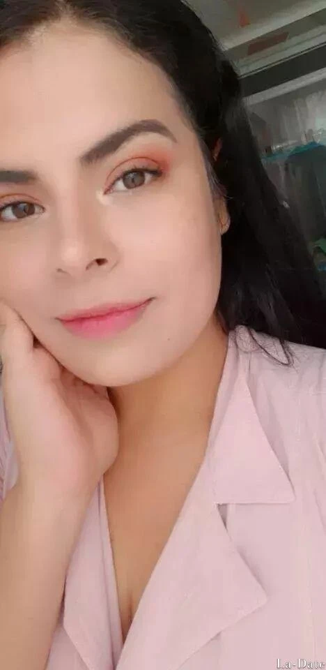 Elizabeth Profile image 1