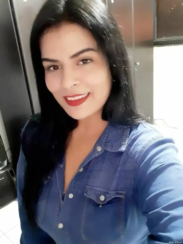 Elizabeth Profile image 4