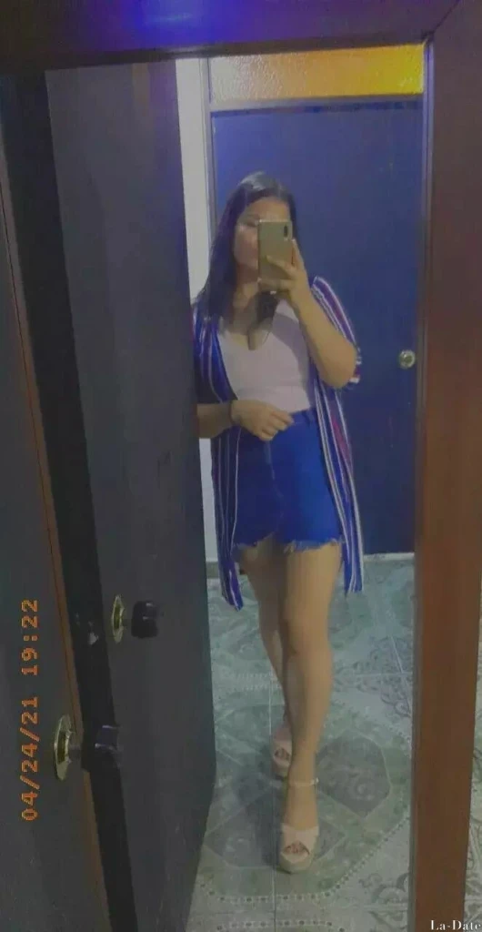 Elizabeth Profile image 3