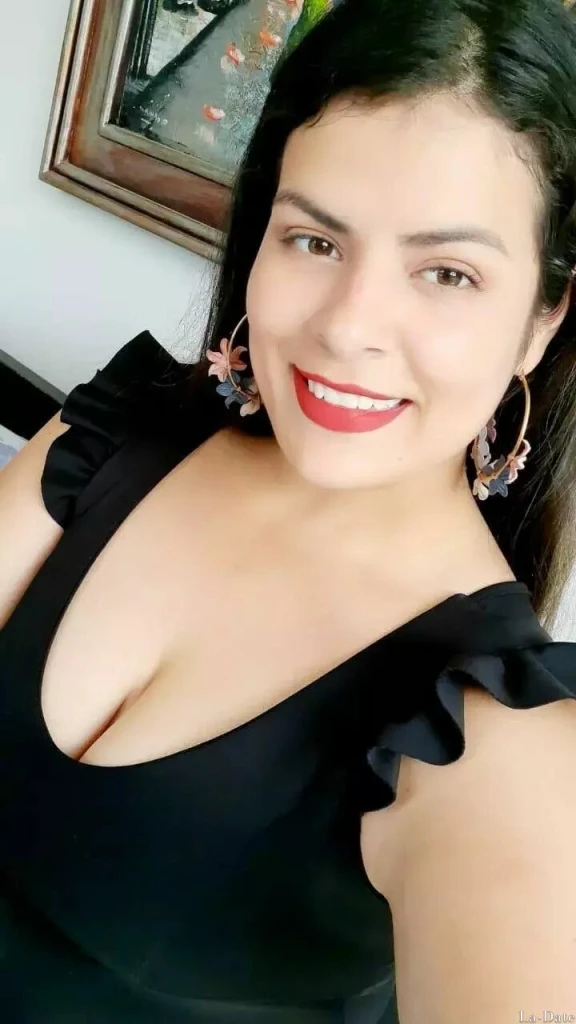 Elizabeth Profile image 6