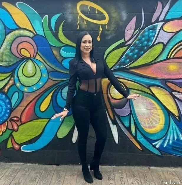 Manuela Profile image 2