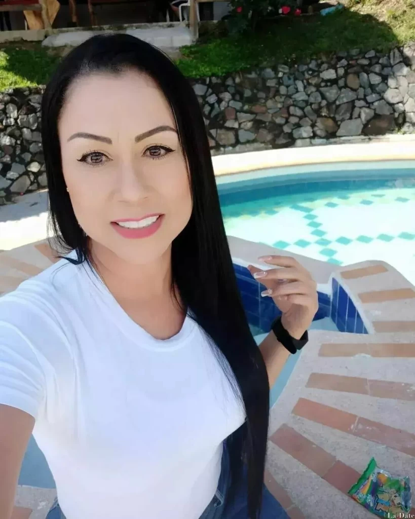 Manuela Profile image 5