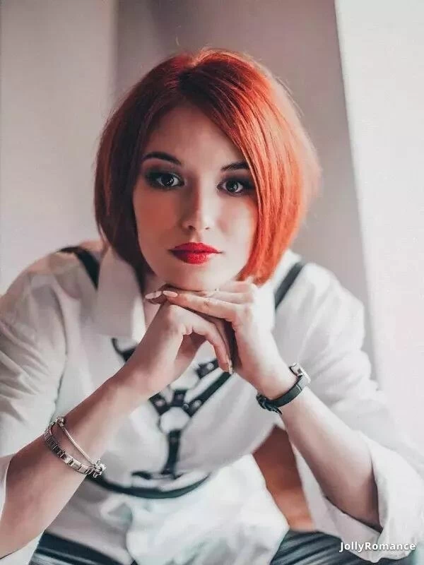Yana, 28
